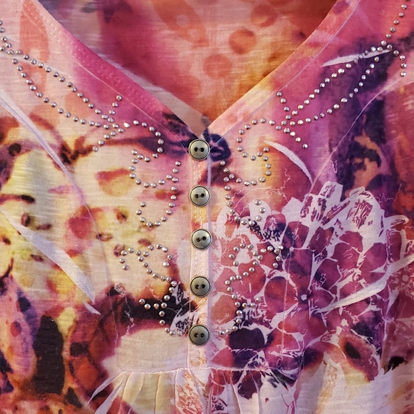 Beautiful watercolour printed short sleeved top with glittery beading on bodice. - Picture 2 of 4